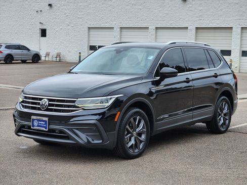 Certified 2022 Volkswagen Tiguan SE image 4