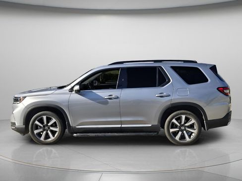 Used 2025 Honda Pilot Touring image 4