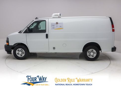 Used 2018 Chevrolet Express 3500 w/ Cold Climate Package RWD image 7