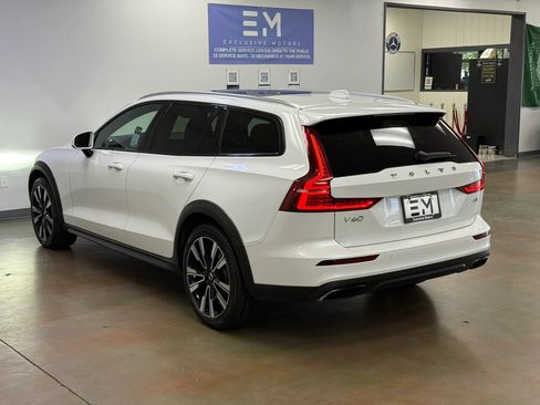 Used 2020 Volvo V60 T5 Cross Country AWD/4WD image 5