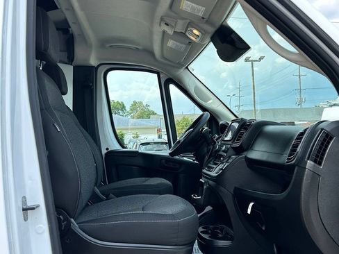 Used 2025 RAM ProMaster 2500 w/ Convenience Group FWD image 10
