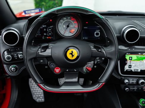 Used 2019 Ferrari Portofino image 9