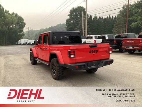 Used 2023 Jeep Gladiator Sport AWD/4WD image 5