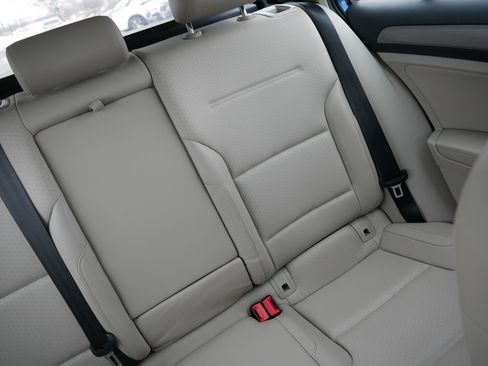 Used 2015 Volkswagen Golf SE image 14