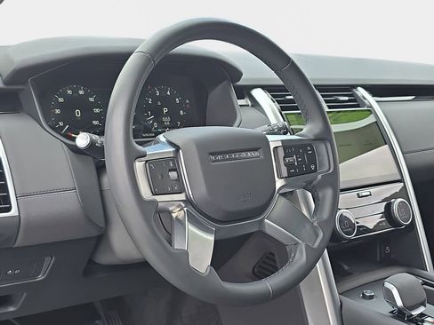 Certified 2025 Land Rover Discovery S AWD/4WD image 18