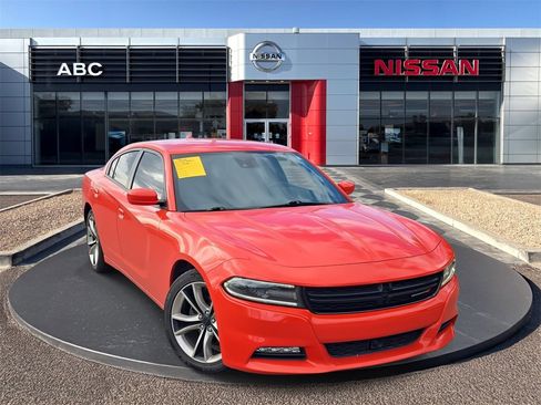 Used 2016 Dodge Charger SXT w/ Premium Group image 3