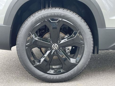 New 2026 Volkswagen Taos SEL AWD/4WD image 9