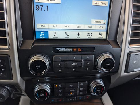 Used 2016 Ford F150 Lariat image 24