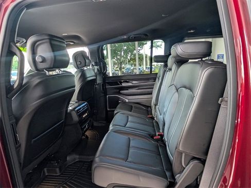 Used 2023 Jeep Wagoneer 4WD image 8