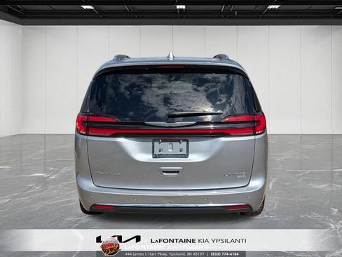 Used 2021 Chrysler Pacifica Limited AWD/4WD image 4