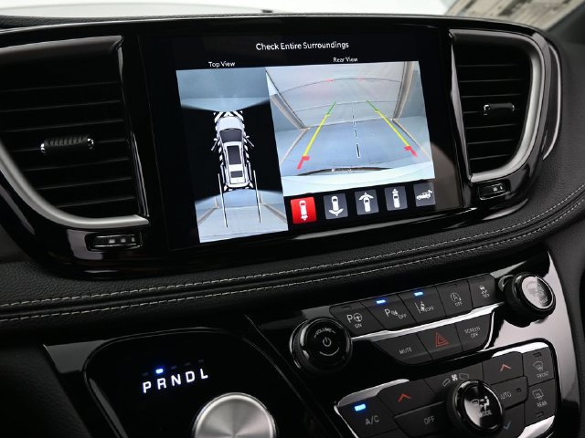 New 2025 Chrysler Pacifica Select w/ Uconnect Theater Family Group AWD/4WD image 35