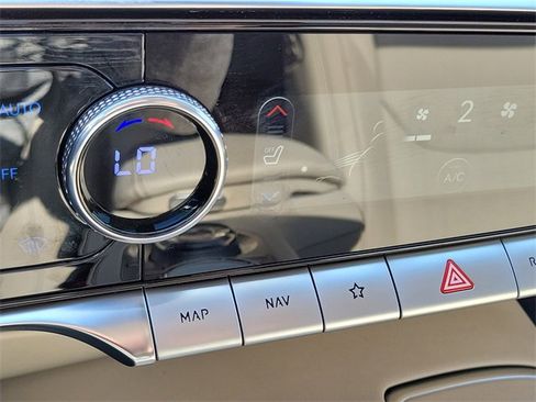 Used 2022 Genesis GV70 2.5T w/ Select Package image 11