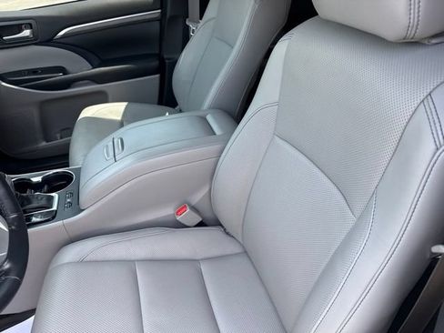 Used 2018 Toyota Highlander Limited Platinum AWD/4WD image 24