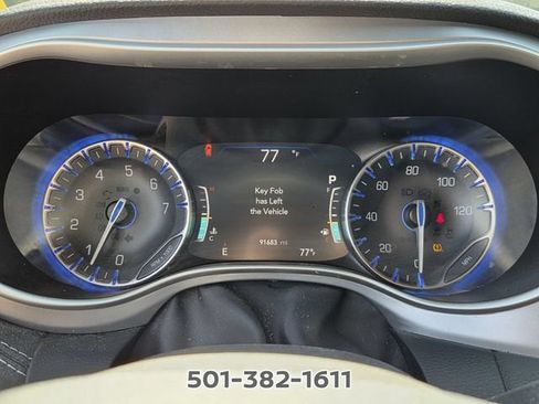 Used 2023 Chrysler Pacifica Touring FWD image 26