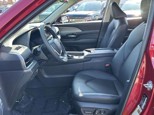 Used 2025 Toyota Grand Highlander FWD image 17