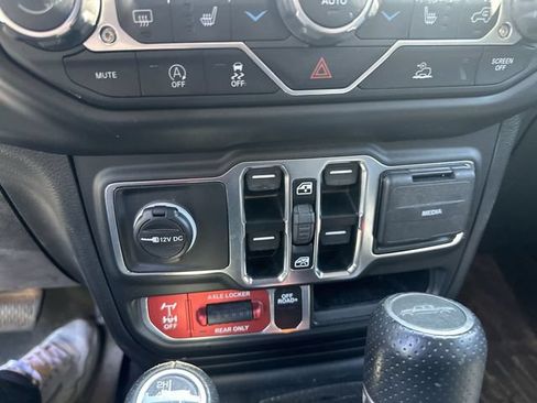 Used 2021 Jeep Gladiator Mojave AWD/4WD image 17