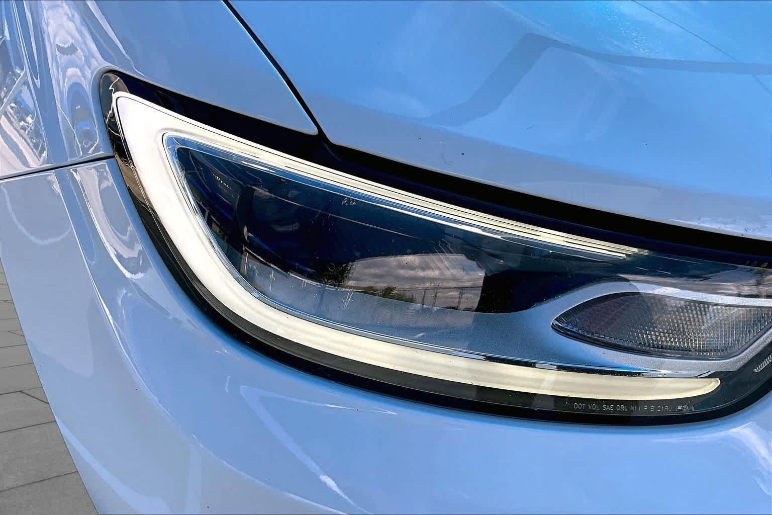 Used 2024 Chrysler Pacifica Touring-L FWD image 27