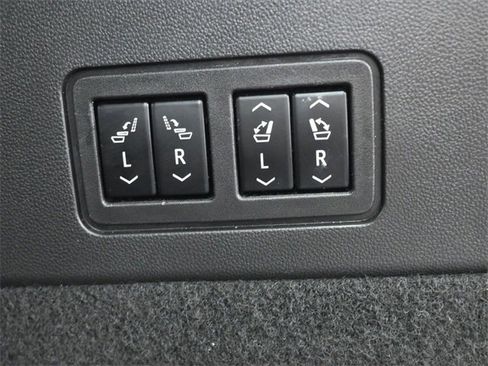 Used 2021 Cadillac XT6 Sport image 16