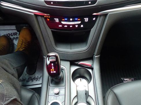 Used 2024 Cadillac XT6 Luxury w/ LPO, Floor Liner Package FWD image 27