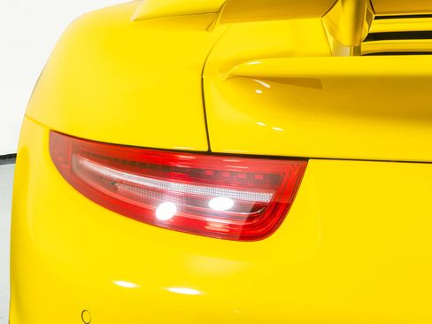 Used 2015 Porsche 911 Turbo w/ Sport Chrono Package image 13