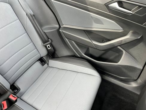 Used 2025 Volkswagen Jetta SE image 37