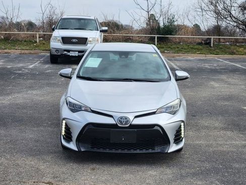 Used 2018 Toyota Corolla SE image 2