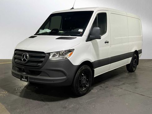 Used 2025 Mercedes-Benz Sprinter 2500 image 7