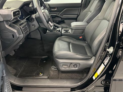 Used 2025 Toyota 4Runner Limited w/ Tow Technology Package AWD/4WD image 18