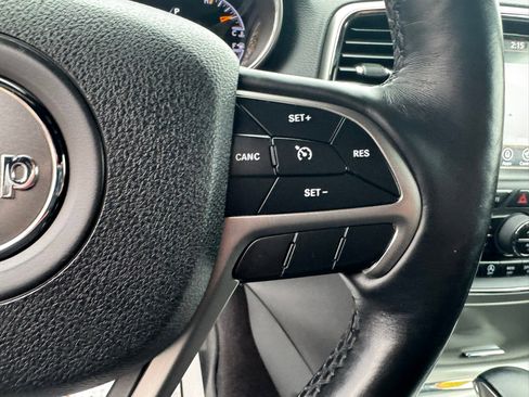 Used 2018 Jeep Grand Cherokee Altitude image 19