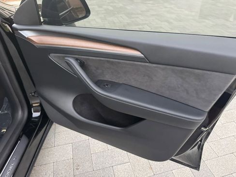 Used 2024 Tesla Model Y Performance image 38