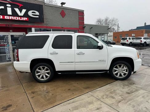 Used 2011 GMC Yukon Denali image 9