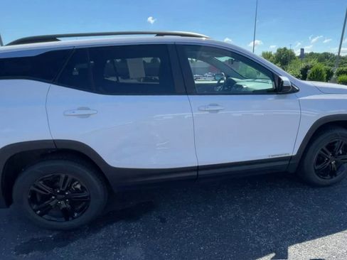 Used 2021 GMC Terrain SLE w/ Driver Convenience Package AWD/4WD image 2