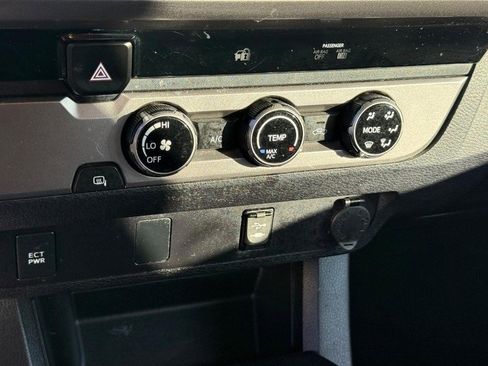 Used 2016 Toyota Tacoma SR5 image 19