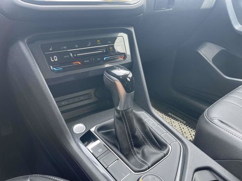 Used 2022 Volkswagen Tiguan SE AWD/4WD image 30