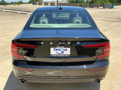 Used 2019 Volvo S60 T5 Momentum w/ Multimedia Package FWD image 5