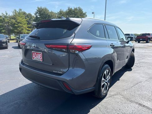 Used 2023 Toyota Highlander XLE AWD/4WD image 9