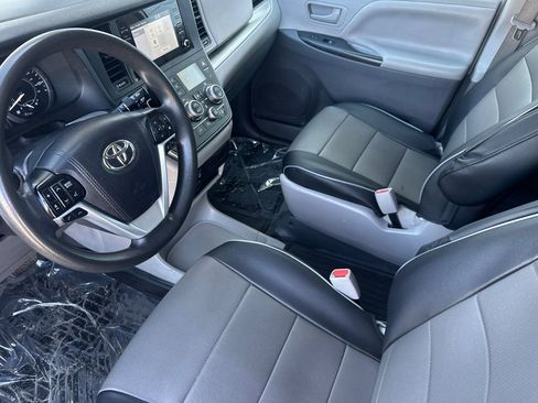 Used 2019 Toyota Sienna L FWD image 7