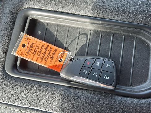 Used 2023 Chevrolet Suburban Premier image 11