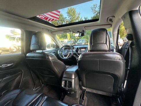 Used 2016 Jeep Cherokee Trailhawk w/ Comfort/Convenience Group image 21