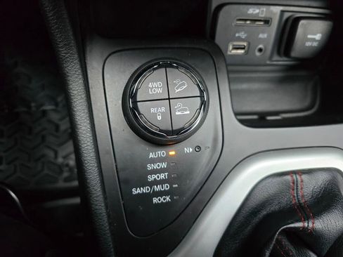 Used 2014 Jeep Cherokee Trailhawk w/ Trailer Tow Group image 31