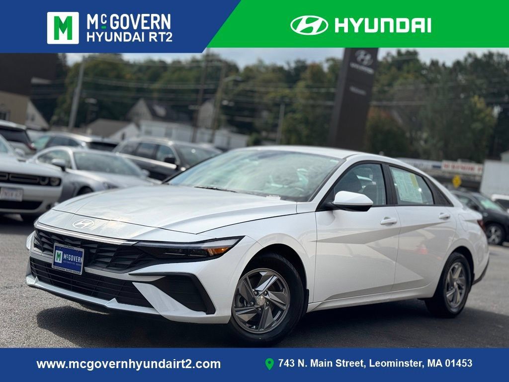 Used 2024 Hyundai Elantra SE FWD image 1