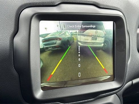 Used 2022 Jeep Renegade Latitude w/ Convenience Group image 23