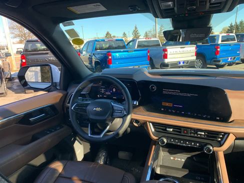 Used 2025 Chevrolet Tahoe High Country image 35