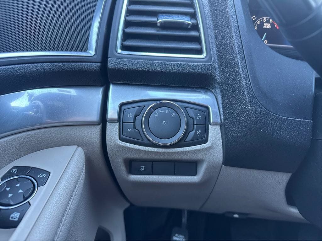Used 2018 Ford Explorer Limited FWD image 17