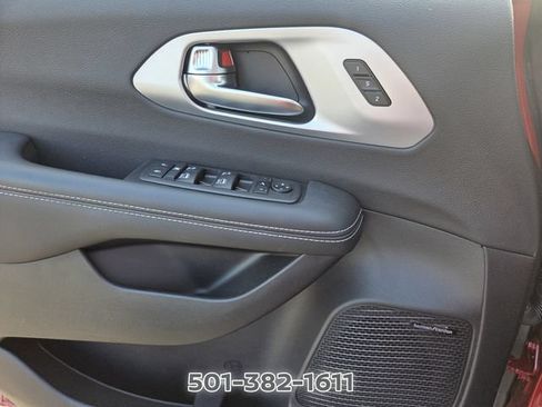 Used 2026 Chrysler Pacifica Limited w/ Uconnect Theater Family Group FWD image 34