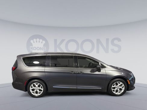 Used 2018 Chrysler Pacifica Touring-L Plus w/ Advanced Safetytec Group FWD image 8