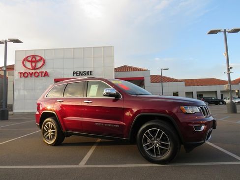 Used 2017 Jeep Grand Cherokee Limited image 15