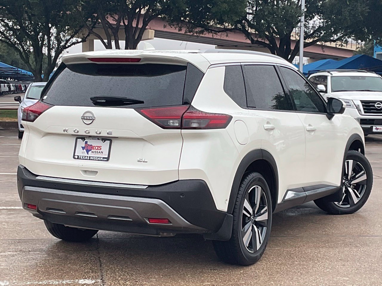 Used 2023 Nissan Rogue SL w/ SL Premium Package FWD image 4