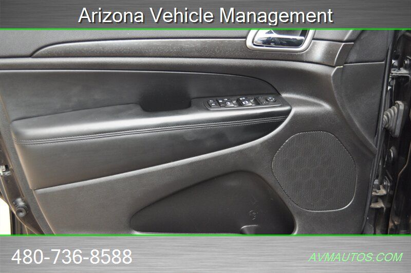 Used 2017 Jeep Grand Cherokee Altitude RWD image 28
