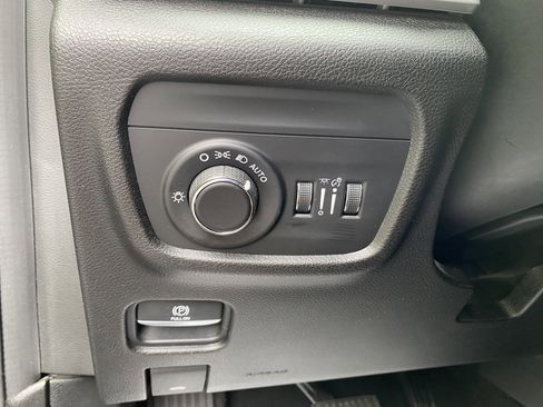 Used 2022 Jeep Grand Cherokee L Laredo w/ Luxury Tech Group I AWD/4WD image 18